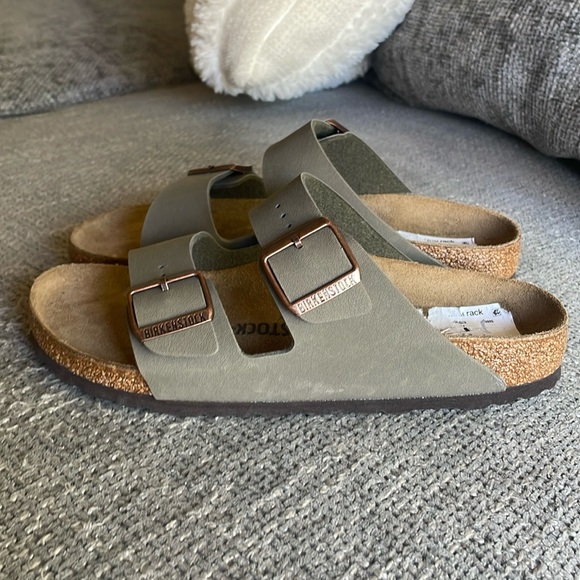 NWT BIRKENSTOCK Arizona Sandals! - Picture 7 of 12